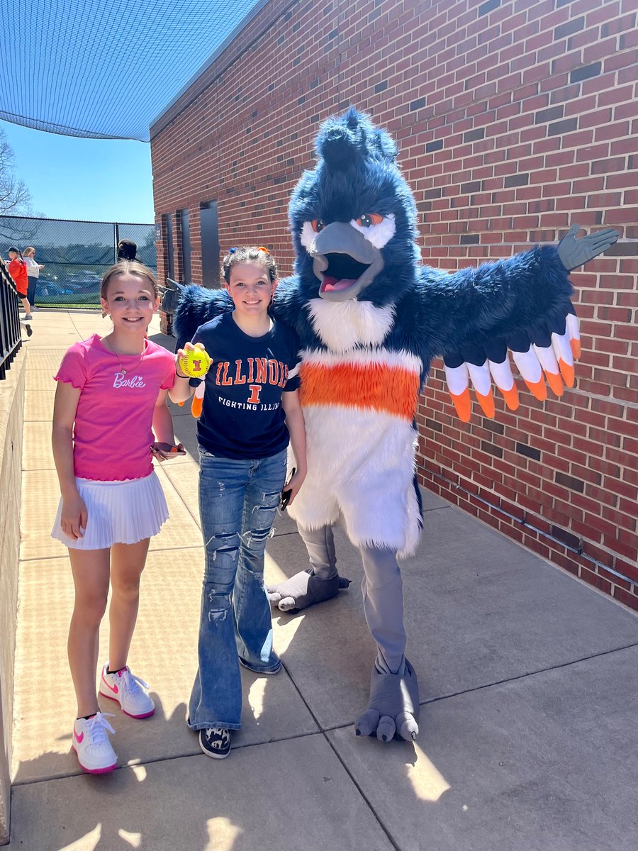 Attended our first Illinois Softball game!! 🥎

#HTTO #UIUC
