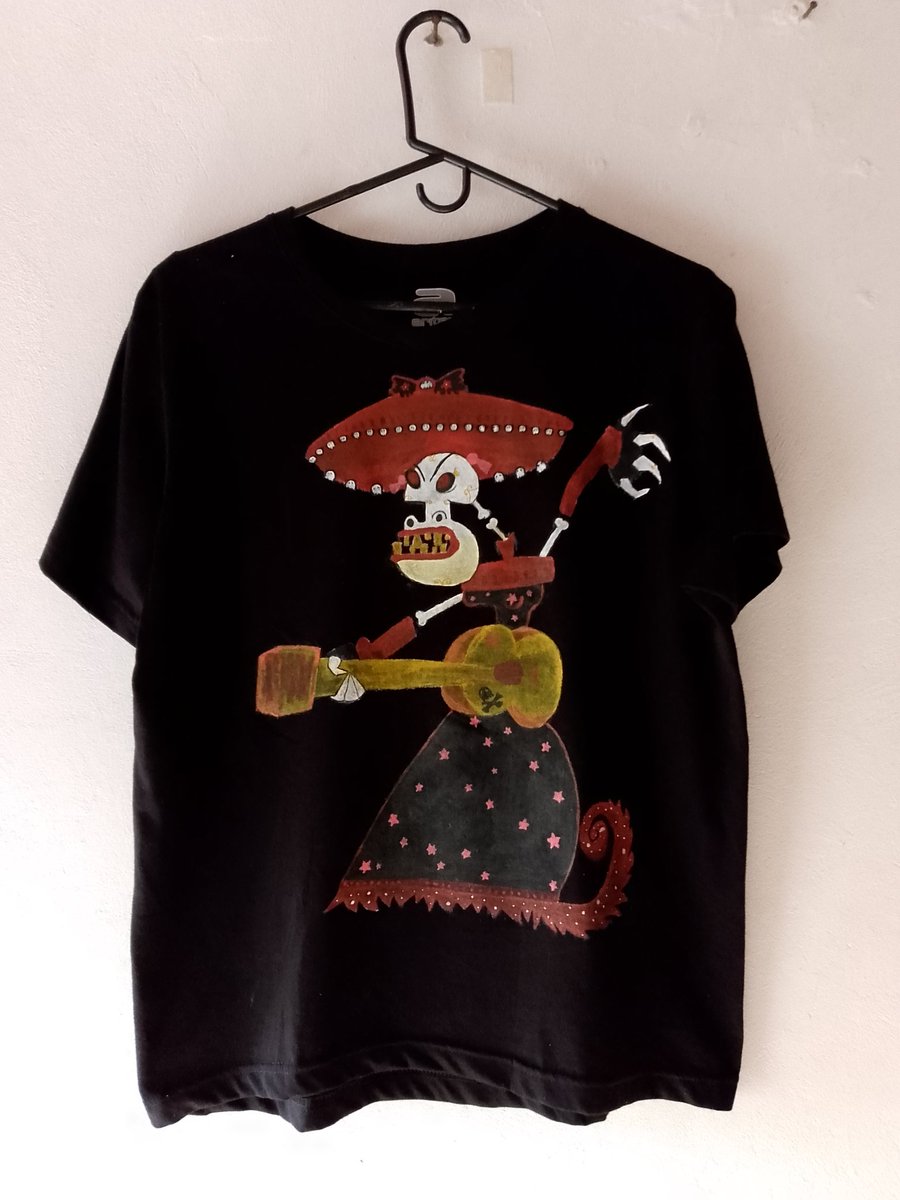 Kpacho_art's tweet photo. Camisa de Sartana de los Muertos de la serie El tigre las aventuras de Many Rivera 

#hechoamano #serie #eltigre #tendencia #domingo #ropa https://t.co/Wd3GZrvyb5