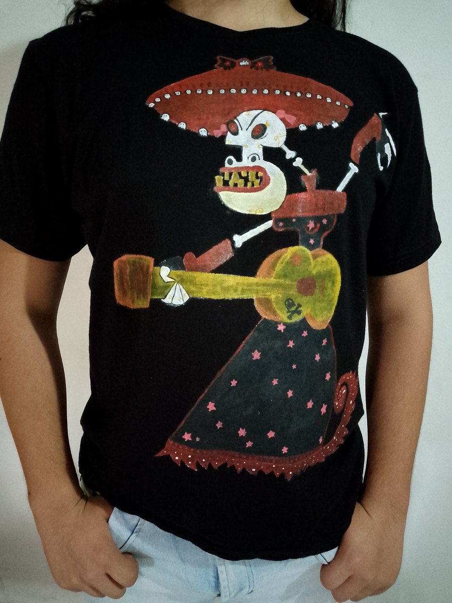 Kpacho_art's tweet photo. Camisa de Sartana de los Muertos de la serie El tigre las aventuras de Many Rivera 

#hechoamano #serie #eltigre #tendencia #domingo #ropa https://t.co/Wd3GZrvyb5