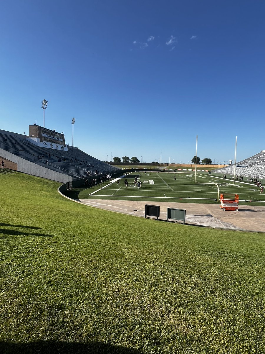 Elijahchaires's tweet photo. I Had a awesome time here at @MSUTexas for the college tour and for the spring game for the junior day! Thank you @FBCoachLeonard for the talk and advice.@CoachK_Johnson @CoachFoster77 @WacoUFootball https://t.co/MQdC3l9eou