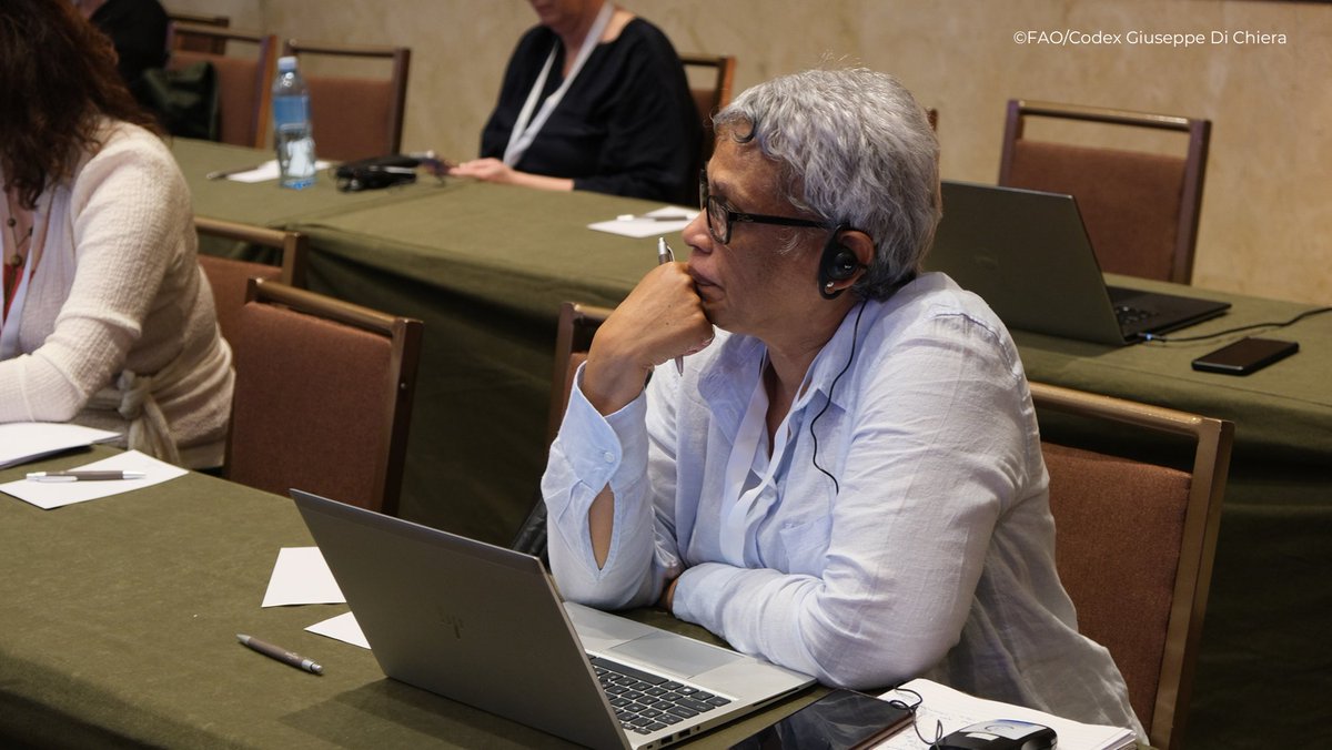 FAOWHOCodex's tweet photo. 📸 | #HappeningNow | CCCF17 physical working group discuss the code of practice for the prevention and reduction of ciguatera poisoning.

#CCCF17 | #FoodSafety https://t.co/nsTOrSPInL