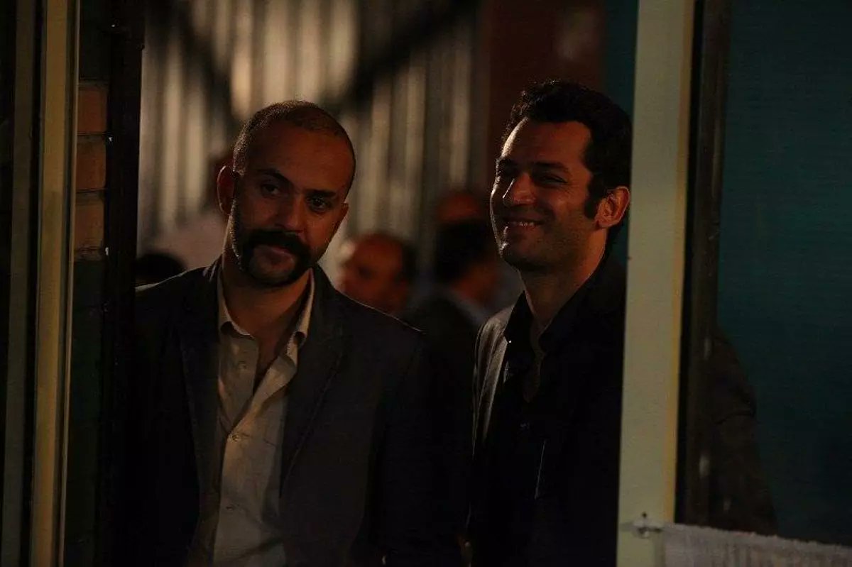"Her şeyin bir bedeli var bu hayatta. Büyük hırsların bedeli, büyük kayıplar. Büyük sevdaların bedeli, büyük yangınlar. Küçük hesaplarınki, büyük yanılgılar. Ama en çok mutluluğun bedeli var. İster önceden öde, ister sonradan."
