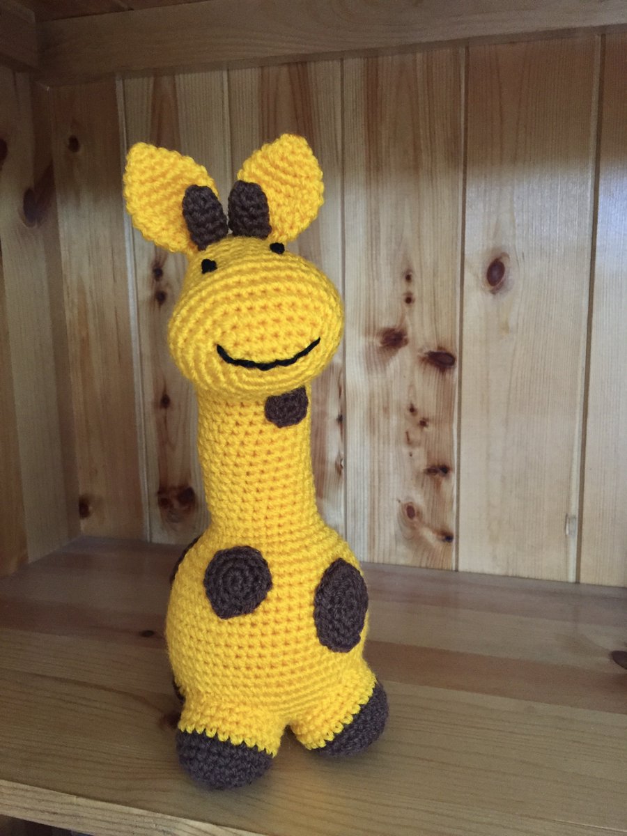 Happy handmade giraffe looking for a herd to join! Great gift for a little one 😍 bitzas.etsy.com/listing/261704… #ATSocialMedia #CraftBizParty #firsttmaster #MHHSBD