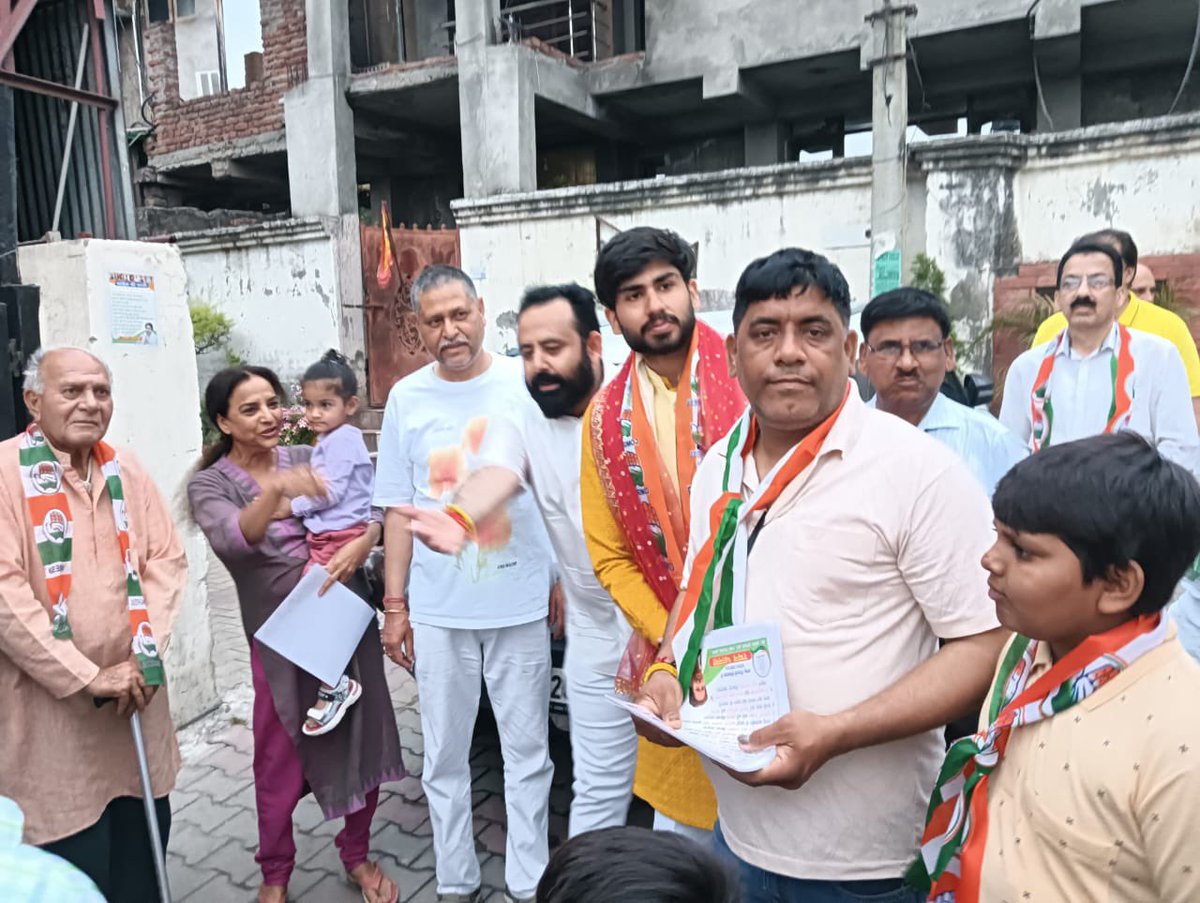 ShaktiSuperShe's tweet photo. Door to Door campaign with regard to nari nyay &amp; yuva nyay at Trikuta Nagar Jammu J&amp;K
#indiakishakti https://t.co/PoG1bEtjTn