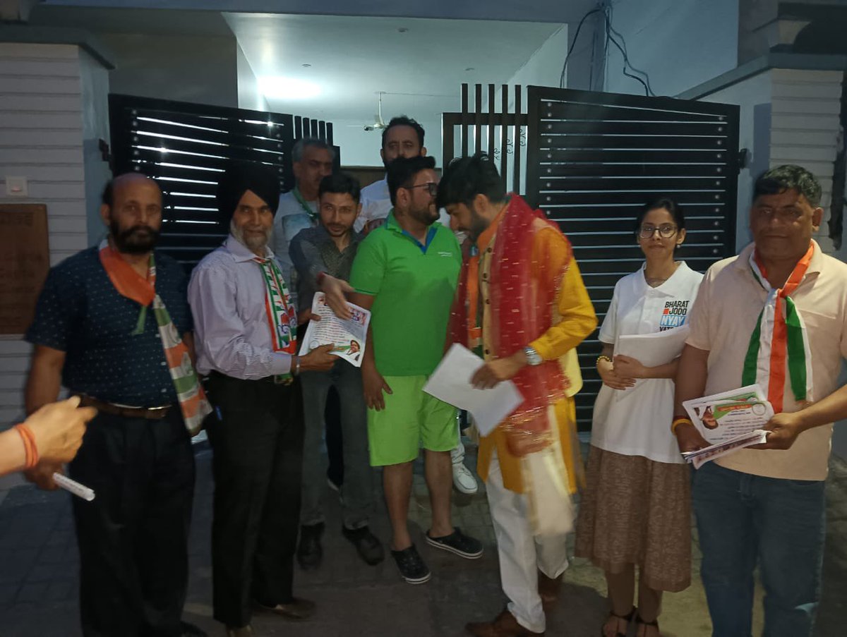 ShaktiSuperShe's tweet photo. Door to Door campaign with regard to nari nyay &amp; yuva nyay at Trikuta Nagar Jammu J&amp;K
#indiakishakti https://t.co/PoG1bEtjTn