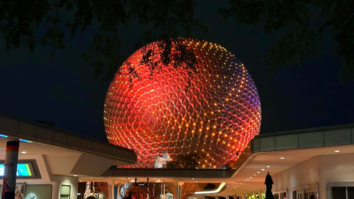 disneypicaday's tweet image. Hello (goodbye?) #SpaceshipEarth. See you again real soon #SpaceshipEarthSunday