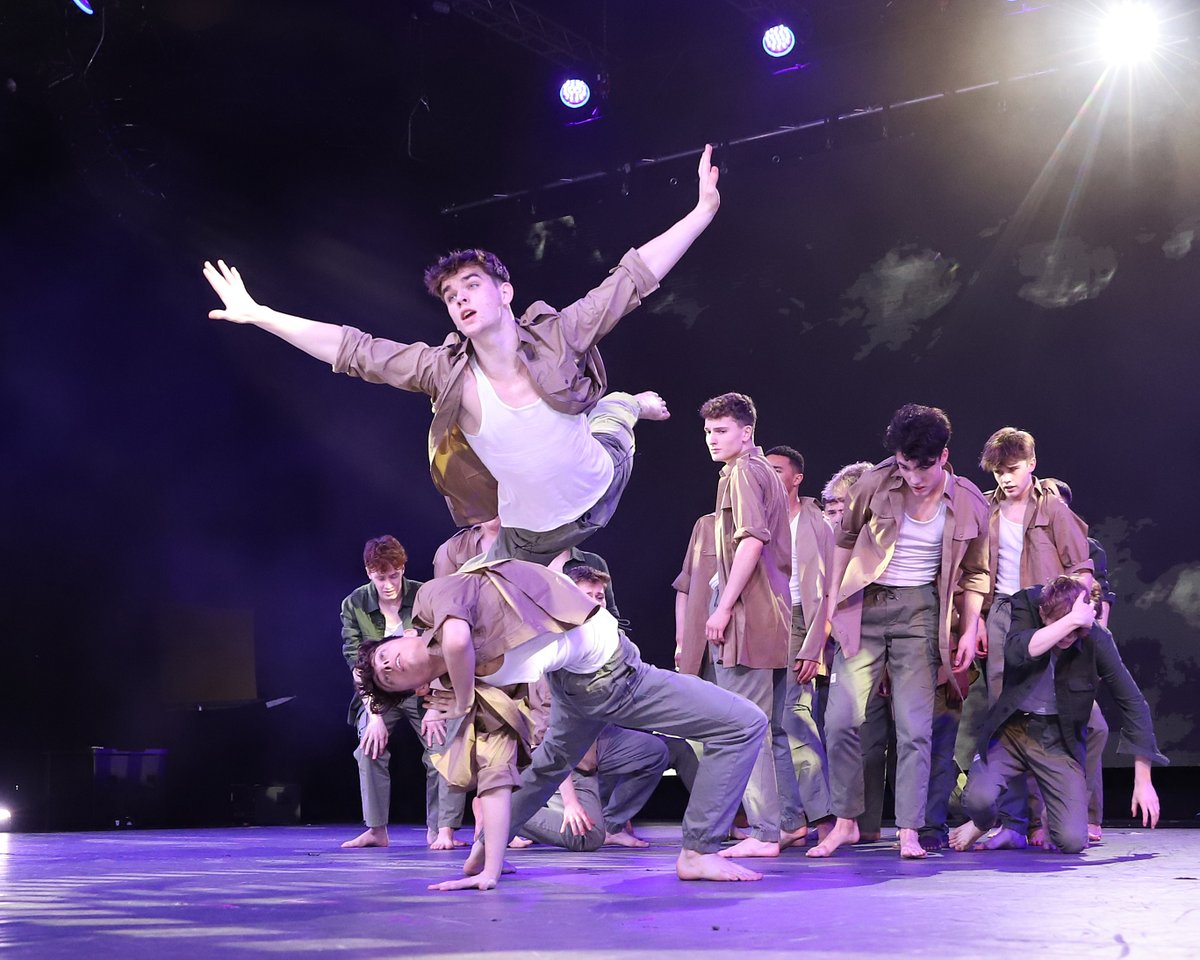 CAPACOLLEGE's tweet photo. WOW! Reminiscing on CAPA College’s breathtaking piece ‘Made of Stone’ at @MOVEITSHOW 2024! Incredible shots captured by the wonderful Nick Molnar Photography! ⭐️
#moveit2024 #CAPACollege #boysdance #menindance #maleidentifyingdancers #contemporarydance #moveitconvention https://t.co/jCeJlX365T