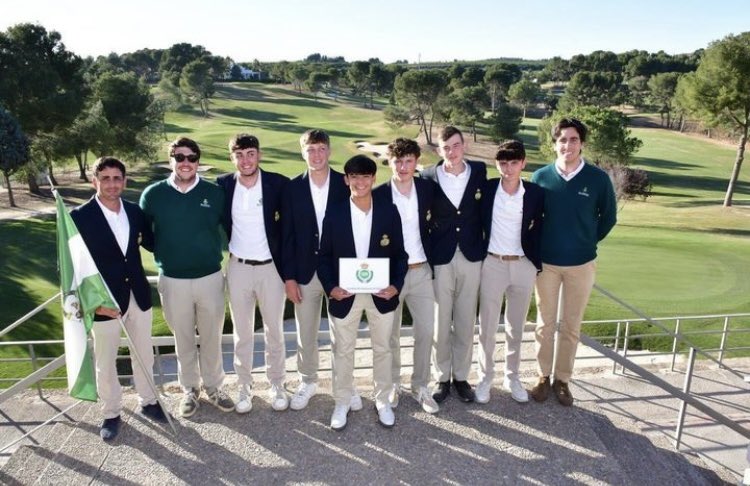 Orgullosos de Álvaro Gómez de Linares (3o por la izq) de @lauroacademy @Vypsavolvo que junto con el resto de jugadores del equipo andaluz @RFGA_Golf se ha proclamado Campeón de España🇪🇸 por Selecciones Autonómicas @rfegolf disputado en @ElBosqueGolf 👏👏👏 
Vamos Andalucía! ⛳️