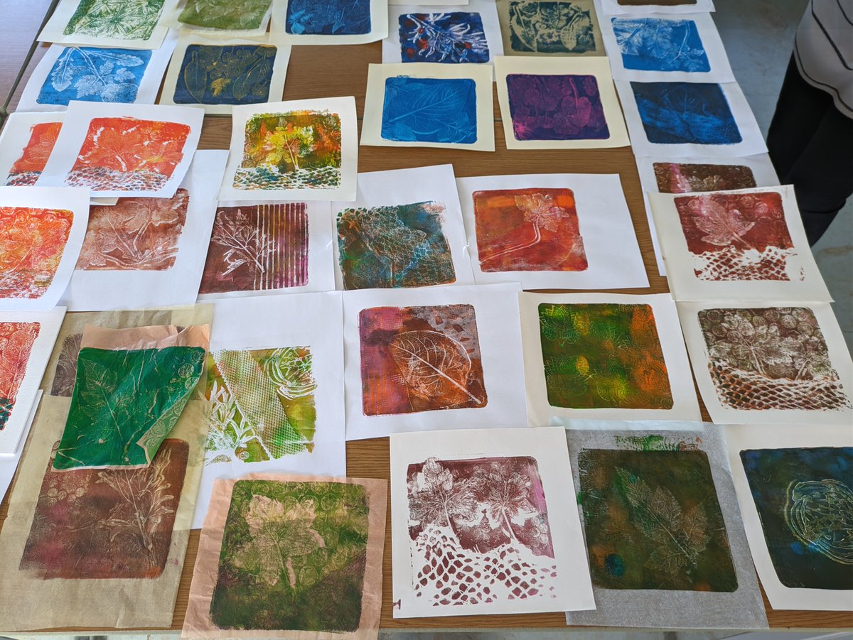 Printing with Geli Plates 👩‍🎨 It looks like our printmakers had a great time learning the art of printmaking with geli plates at @fscflatfordmill recently. Would you like to learn a new craft or creative skill?👉 ow.ly/cayB50Rc1e5 #ArtWorkshop #Printmaking #Suffolk #Create