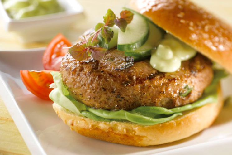 Spring into the season with these mouthwatering Teriyaki Turkey Burgers! ☀️ A delicious lunch or dinner idea and a great excuse to fire up the BBQ! loom.ly/FVkTLBY #ThinkTurkey #LoveONTFood