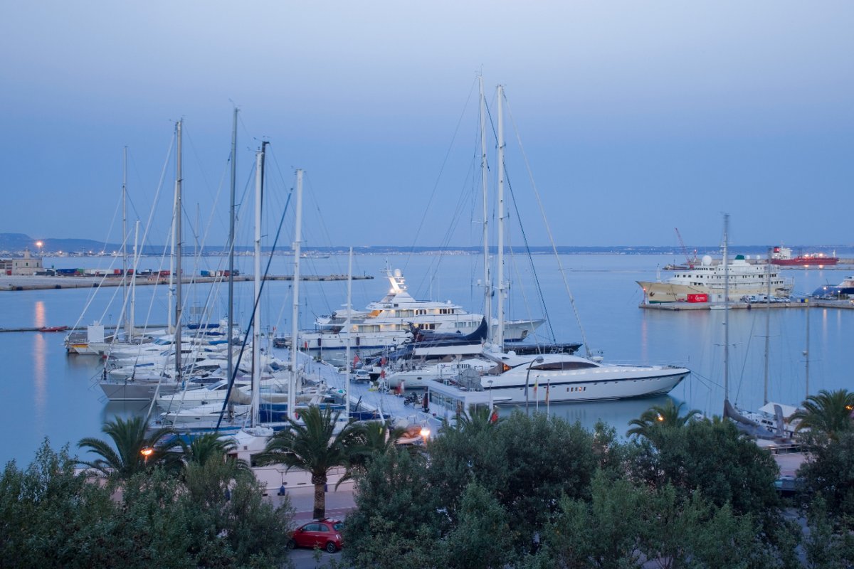 A picture is worth a thousand words and this image reflects the calm and peace that Marina Palma Cuarentena transmits.

#marinaplamacuarentena #palma #sailingday #superyachts #marina #yachting #yachtlife #yachtcrew #sailinglife #mediterraneanlife #mediterraneansea