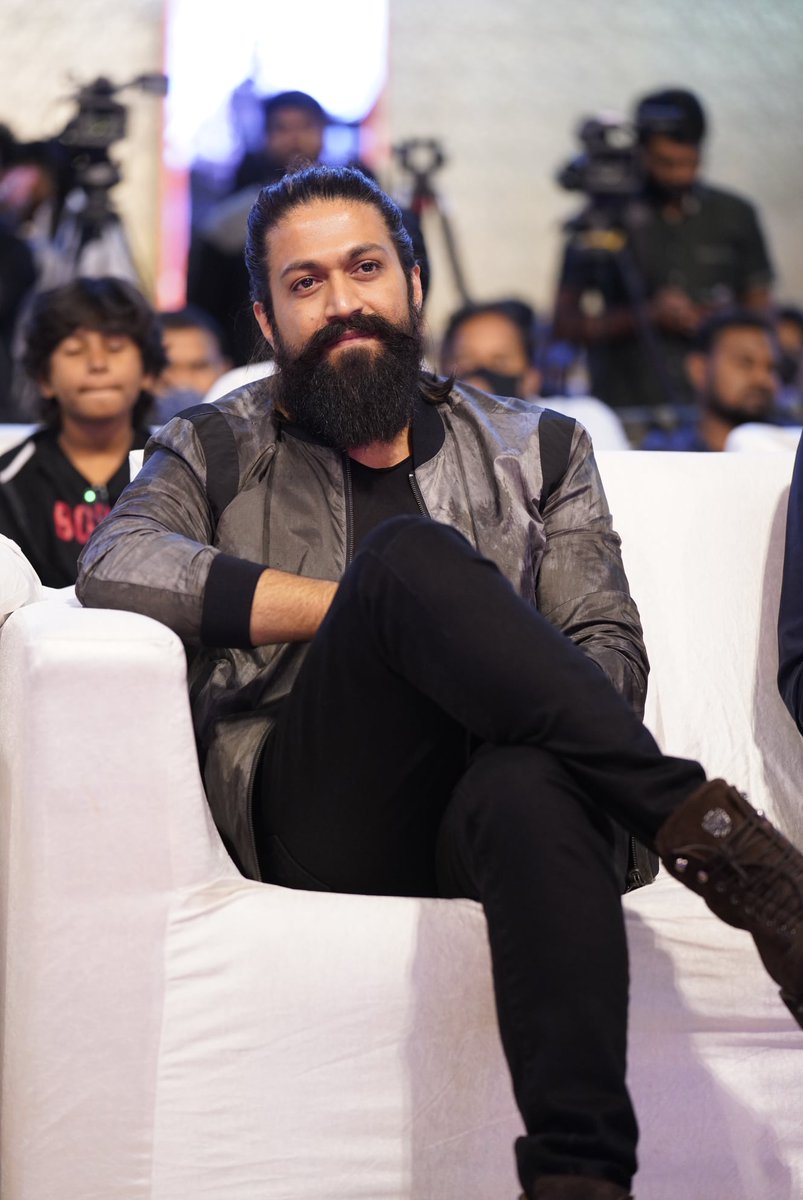 Dixithh_Poojary's tweet photo. Mr.Handsome❤️
#2YearsForKGFChapter2 #2PrestigiousYearsForKGF2 #ToxicTheMovie #YashBOSS
#SrinidhiShetty #Ramayana
@TheNameIsYash https://t.co/kJShIcQLC7