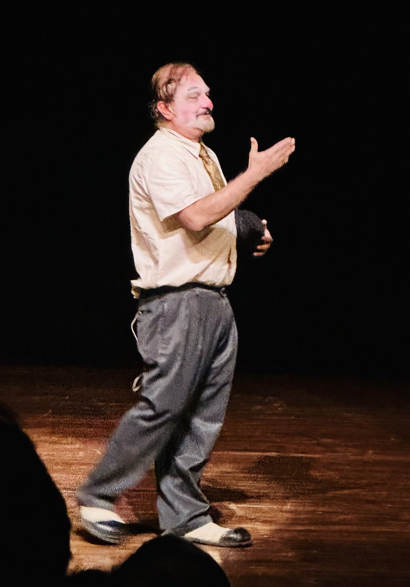 ruchikokcha's tweet photo. Revolutionising the Indian theatre scene with every performance, watching these two theatre geniuses tonight for Nothing Like Lear was a piece of heaven. Bravo @pathakvinay &amp; #RajatKapoor 
#NothingLikeLear https://t.co/8dWLFkCFVr