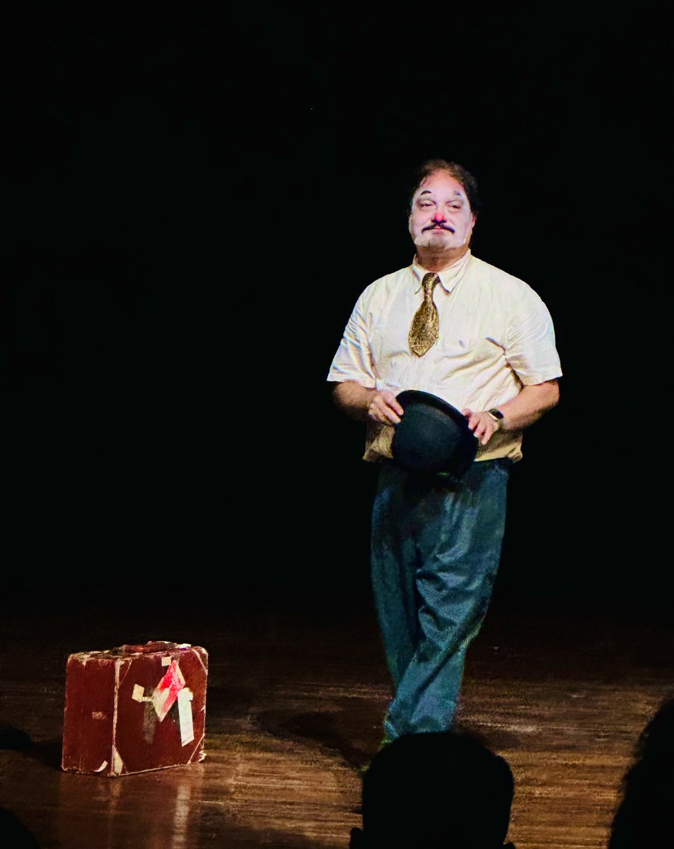 ruchikokcha's tweet photo. Revolutionising the Indian theatre scene with every performance, watching these two theatre geniuses tonight for Nothing Like Lear was a piece of heaven. Bravo @pathakvinay &amp; #RajatKapoor 
#NothingLikeLear https://t.co/8dWLFkCFVr
