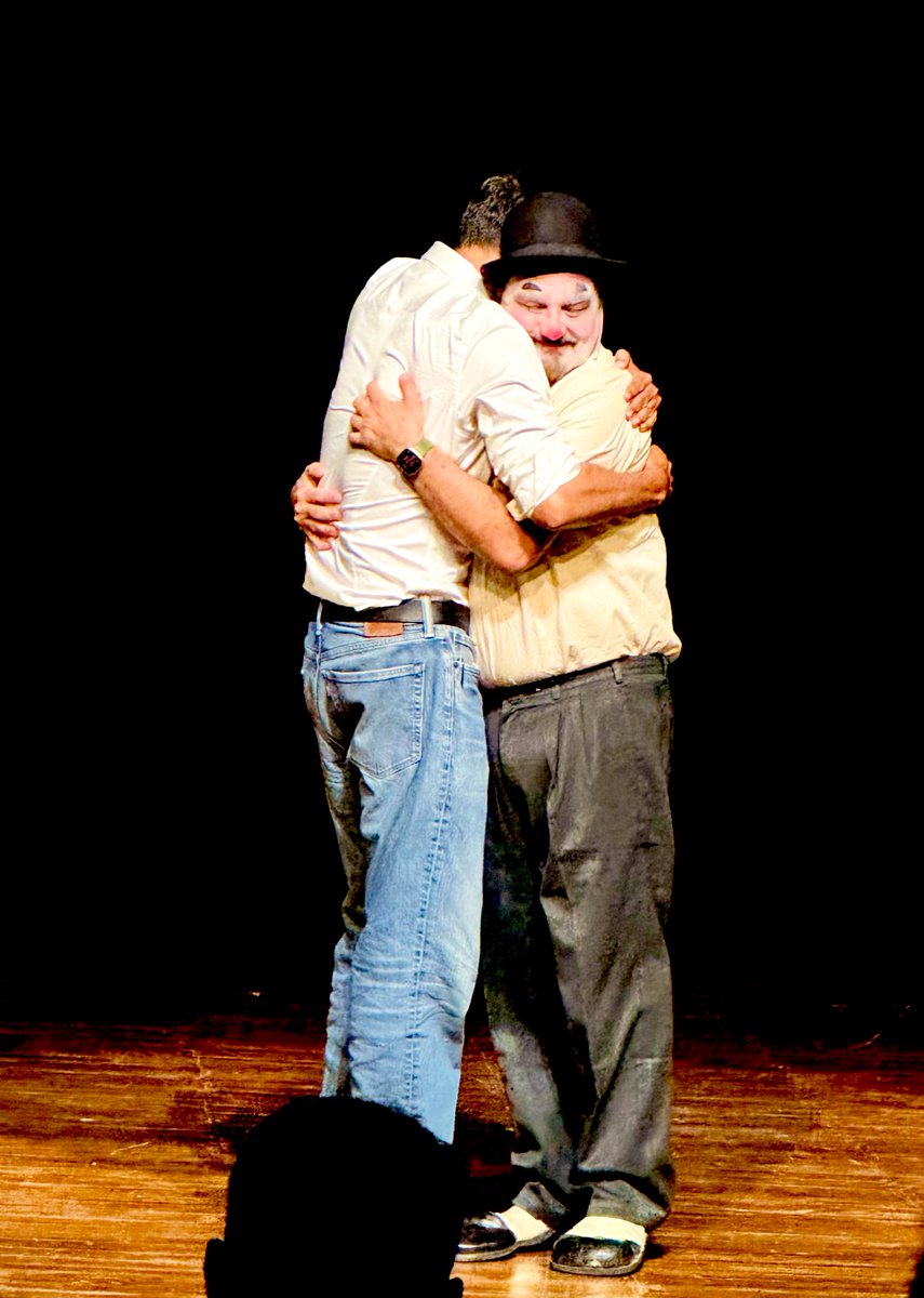 ruchikokcha's tweet photo. Revolutionising the Indian theatre scene with every performance, watching these two theatre geniuses tonight for Nothing Like Lear was a piece of heaven. Bravo @pathakvinay &amp; #RajatKapoor 
#NothingLikeLear https://t.co/8dWLFkCFVr
