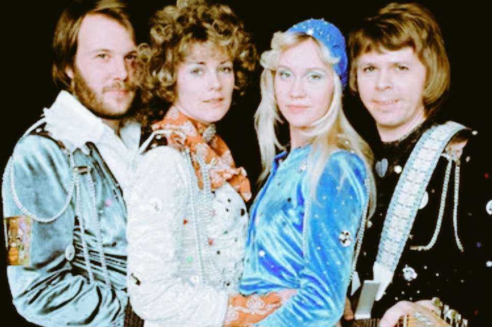 TVYMSEspectcul1's tweet photo. #ABBA revolucionó el Festival de #Eurovisión con su victoria en 1974, introduciendo una nueva fórmula que incluía una buena canción, un buen show y un buen atuendo...
https://t.co/ZdeN42P4Al
#Suecia
#ABBA
#NUMBERS1
#lanacion https://t.co/XxZI2NZeg9
