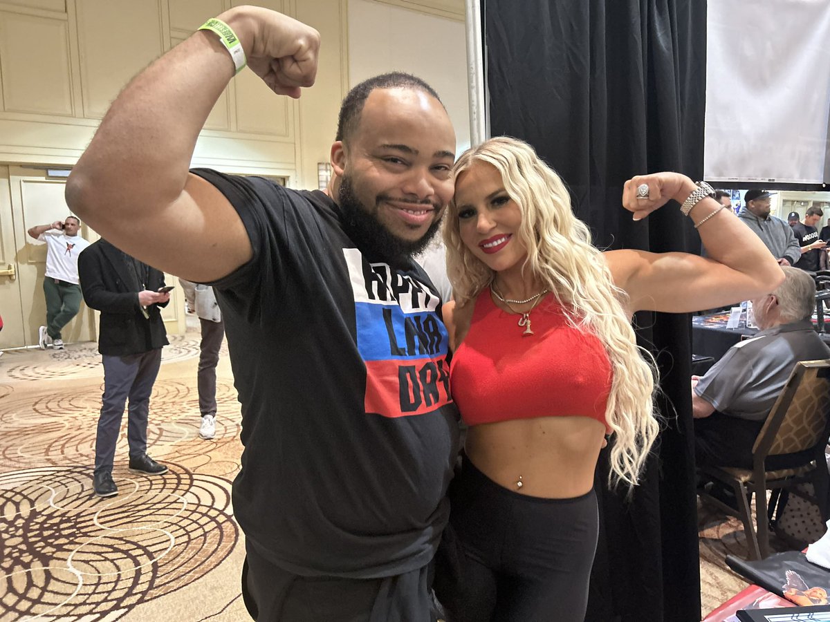 mistermarco33's tweet photo. Last week was a movie!! Mania week was amazing!! I got to meet one of my absolute favorites in professional wrestling and flex 💪🏽 Thank you soooo much Ash! Always supporting and rooting for u @Ashamae_Sebera #ashbyelegance #danabrooke #dbforever #flex #WrestleMania40 #Wrestlecon https://t.co/XWjUGvQG5C
