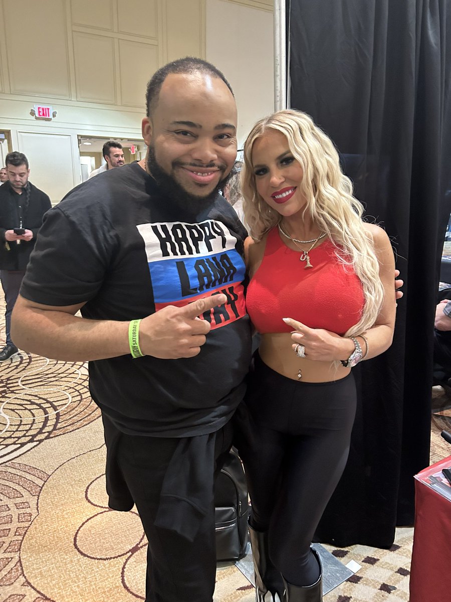 mistermarco33's tweet photo. Last week was a movie!! Mania week was amazing!! I got to meet one of my absolute favorites in professional wrestling and flex 💪🏽 Thank you soooo much Ash! Always supporting and rooting for u @Ashamae_Sebera #ashbyelegance #danabrooke #dbforever #flex #WrestleMania40 #Wrestlecon https://t.co/XWjUGvQG5C