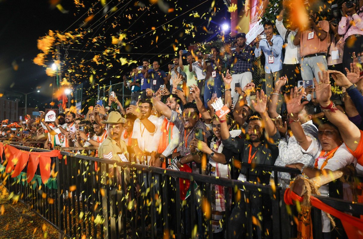 narendramodi's tweet photo. ಮತಬ್ಯಾಂಕ್‌ ರಾಜಕಾರಣದಲ್ಲಿ ಮುಳುಗಿ ಜನರನ್ನು ವಿಭಜಿಸುವ ಕಾಂಗ್ರೆಸ್ ಗೆ ಮತ ಹಾಕಲು ದಕ್ಷಿಣ ಕನ್ನಡಕ್ಕೆ ಸಾಧ್ಯವಿಲ್ಲ. ಕರ್ನಾಟಕದ ಕಾಂಗ್ರೆಸ್‌ ಸರ್ಕಾರ ಗುಂಪುಗಾರಿಕೆಯಲ್ಲಿ ನಿರತವಾಗಿದ್ದು, ಸಾರ್ವಜನಿಕರ ಹಣವನ್ನು ��ೂಟಿ ಮಾಡಿ ಅಭಿವೃದ್ಧಿಯನ್ನು ಕುಂಠಿತಗೊಳಿಸುತ್ತಿದೆ. ಅವರಿಗೆ ಕರ್ನಾಟಕದ ಸಂಸ್ಕೃತಿಯ ಬಗ್ಗೆ ತಿಳುವಳಿಕೆ ಇಲ್ಲ. https://t.co/BTh43xxp0t