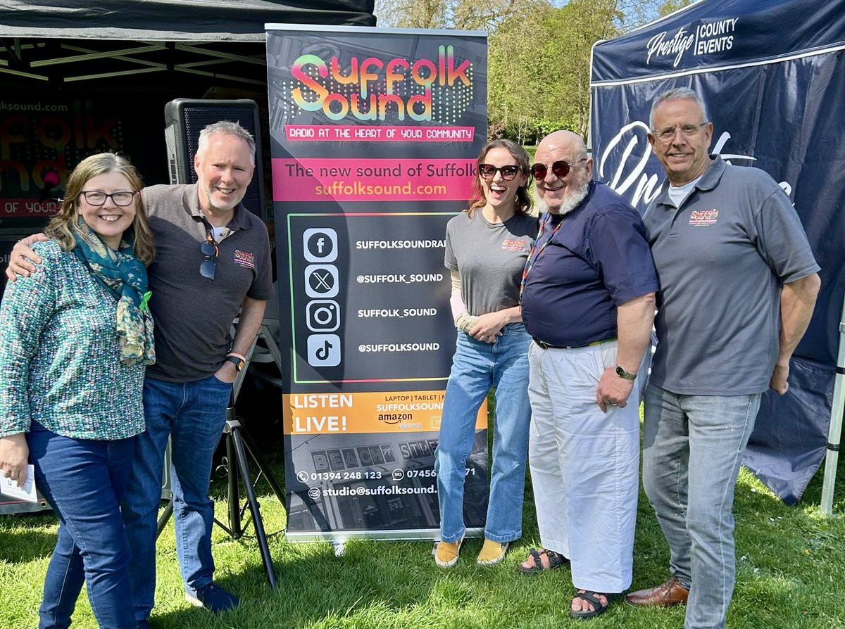 Good to join some other members of the @Suffolk_Sound team in Christchurch Park Ipswich this afternoon where we provided the tunes and the chat 📻 🎶💝 @DungerRob @KarenCannard
