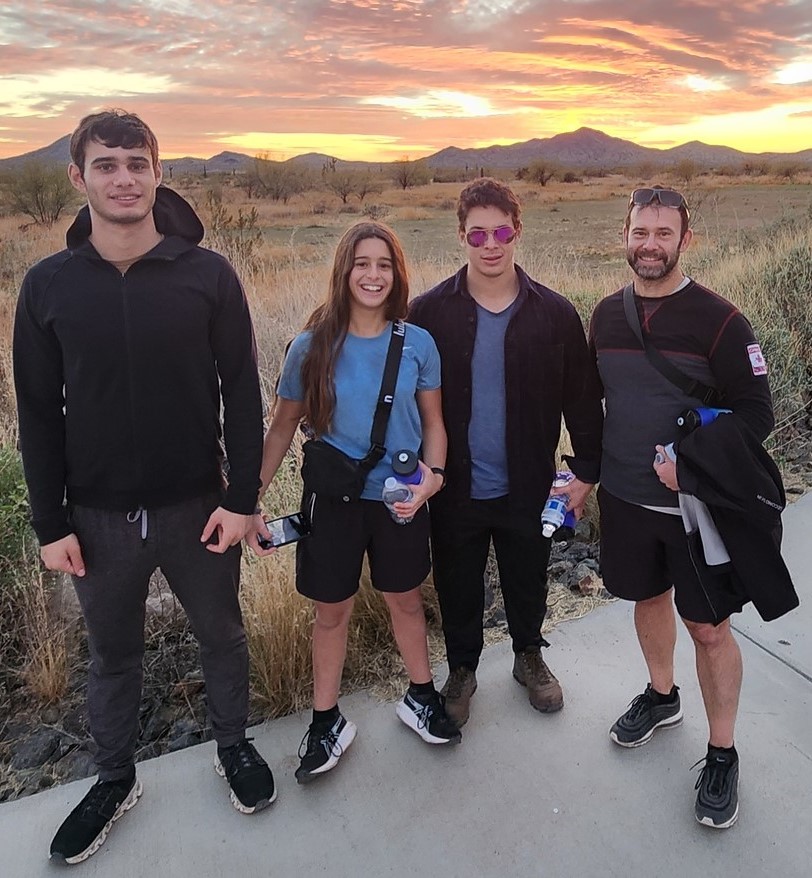 Last Monday's national title game was hardly the only championship-caliber activity in Arizona thanks to my buddy <a href="/IronRubr/">Laurel Darren</a>  &amp; the 5-star rated Phoenix adventure tours offered daily by her #WildBunchDesertGuides

READ:
wildbunchdesertguides.com/blog/Phoenix-h…

#hiking
#mountainbike