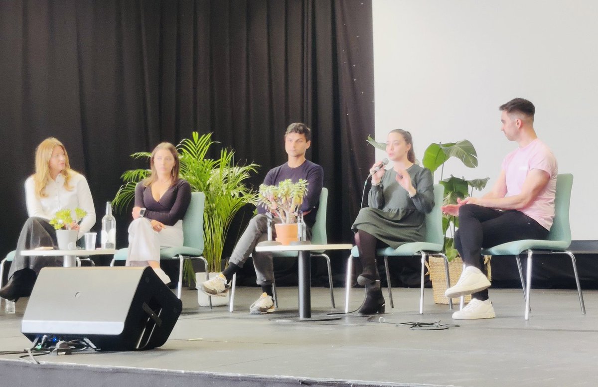 StephSpyro's tweet photo. It was great speaking to university students about being a political reporter at #SPAC24 in Bristol yesterday alongside brilliant lobby colleagues @hoffman_noa @breeallegretti @kiranstacey and @AvaSantina
The future of the industry is bright! π€© https://t.co/QJ2xH4DH2V