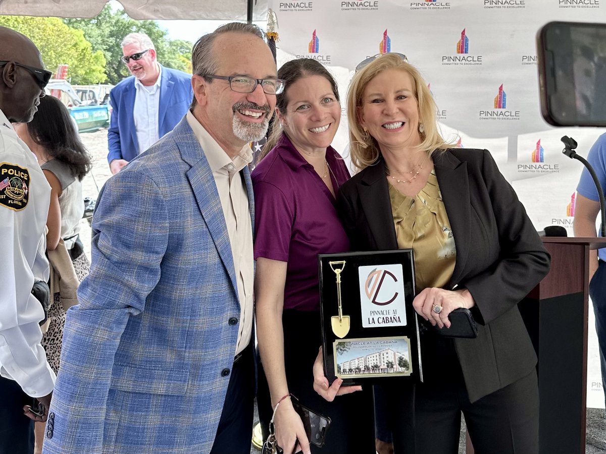 We're excited to share that United Way of Broward County's Housing United initiative and Pinnacle Communities are teaming up for the Pinnacle at La Cabaña project in Miramar! We're bringing 110 affordable homes to seniors, turning housing dreams into reality. 🏡 #HousingUnited