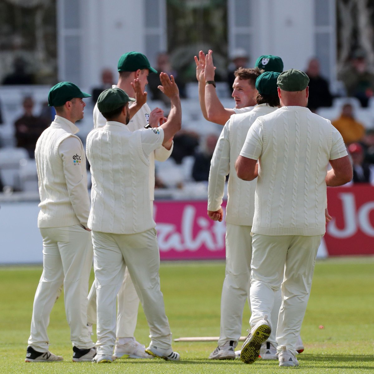 🎬 An outstanding afternoon session with seven wickets falling as Nathan Smith runs riot at Trent Bridge 🙌 Notts end on 151/7 with a lead of 195 going into day four. 🍐 #WeAreWorcestershire