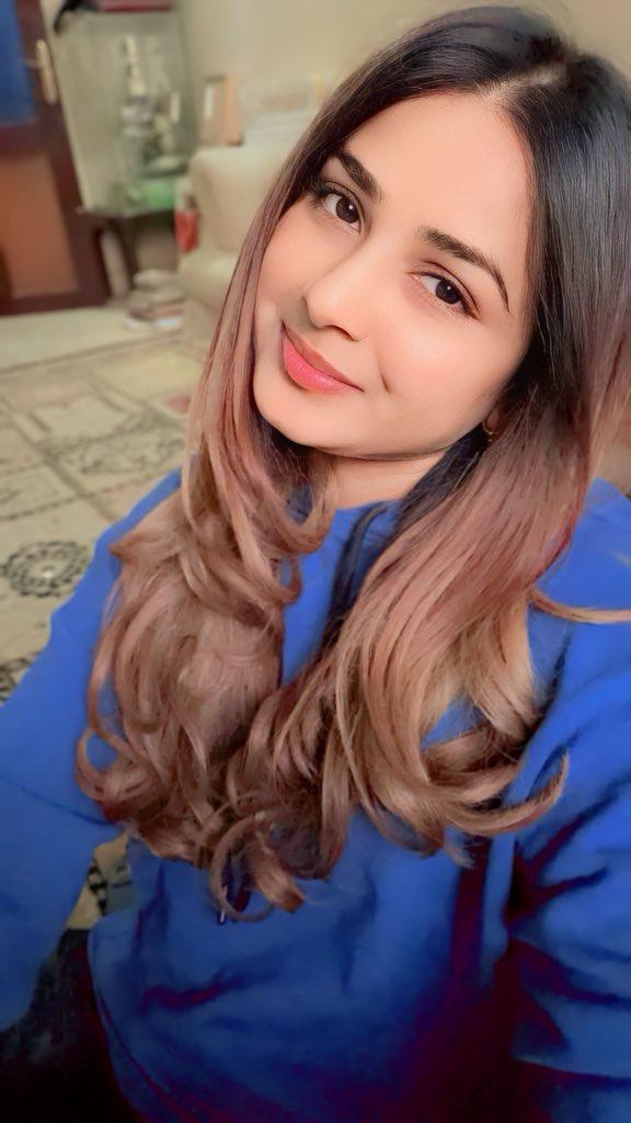 TeamSaherShah's tweet photo. اپنی ہوشیاری بیچ دو اور سادگی خرید لو ہوشیاری بناوٹی چیز ہے سادگی وہ خوبی ہے جس پہ خدا مہربان ہوتا ہے🖤

#SaherShahRizvi https://t.co/dd4bL4BzDI