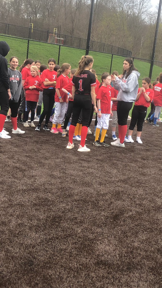 Trainer_Burns's tweet photo. Great Future Fox event today!Varsity Baseball and Softball coaches and players running a youth clinic at the new turf field. @foxlanefanzone @foxlanebaseball @BCSDNOTES @BcsdPe https://t.co/YlusAaeHWR