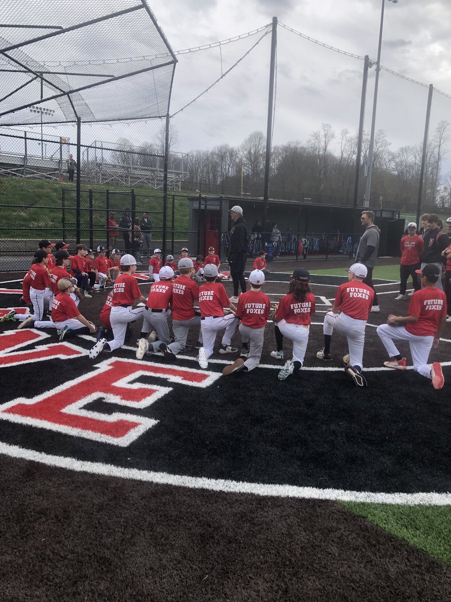 Trainer_Burns's tweet photo. Great Future Fox event today!Varsity Baseball and Softball coaches and players running a youth clinic at the new turf field. @foxlanefanzone @foxlanebaseball @BCSDNOTES @BcsdPe https://t.co/YlusAaeHWR