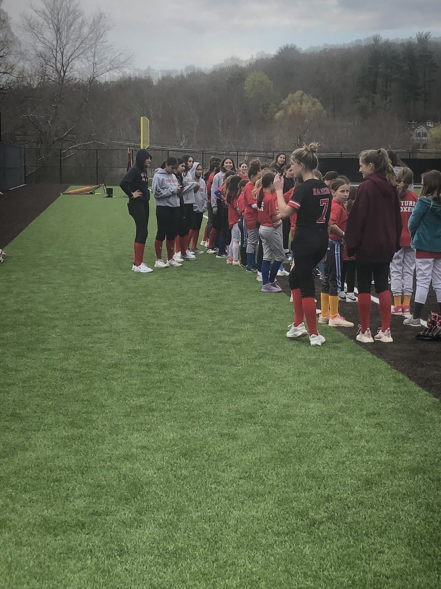 Trainer_Burns's tweet photo. Great Future Fox event today!Varsity Baseball and Softball coaches and players running a youth clinic at the new turf field. @foxlanefanzone @foxlanebaseball @BCSDNOTES @BcsdPe https://t.co/YlusAaeHWR