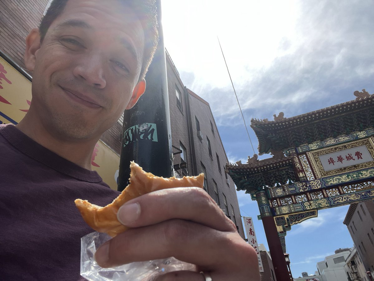 kevinwongLA's tweet photo. Just me eating a 腸仔飽 in Chinatown getting to be me. 🥰#fundsofknowledge https://t.co/7S2JXMp3kp