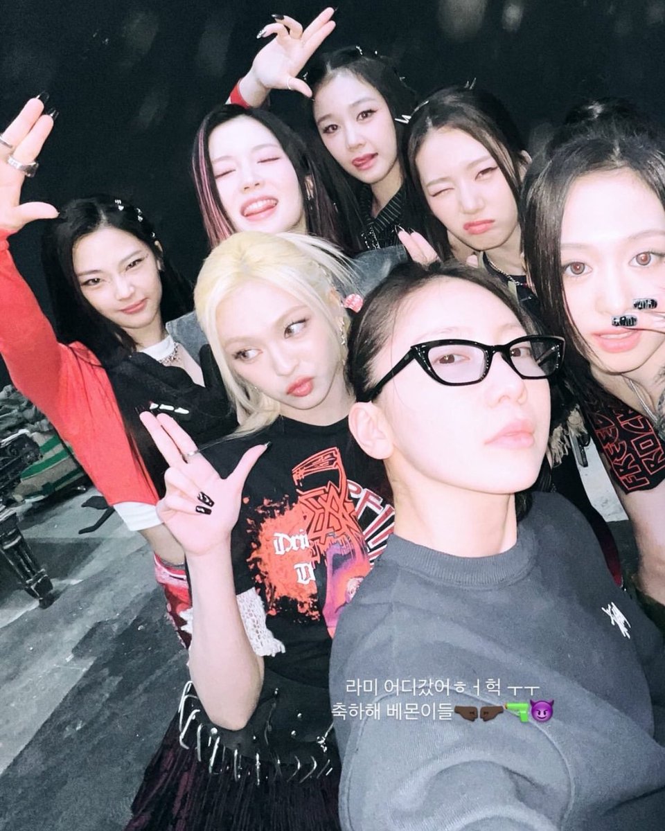 baemonrorah's tweet photo. Click-clack-click! We are so pleased to share this cute picture with everyone who works with us, especially the YG dancer and choreographer. Thank you so much Silvergun-nim, for this cute picture. [Rami unnie, where are you?] https://t.co/j3T2aWK2vX