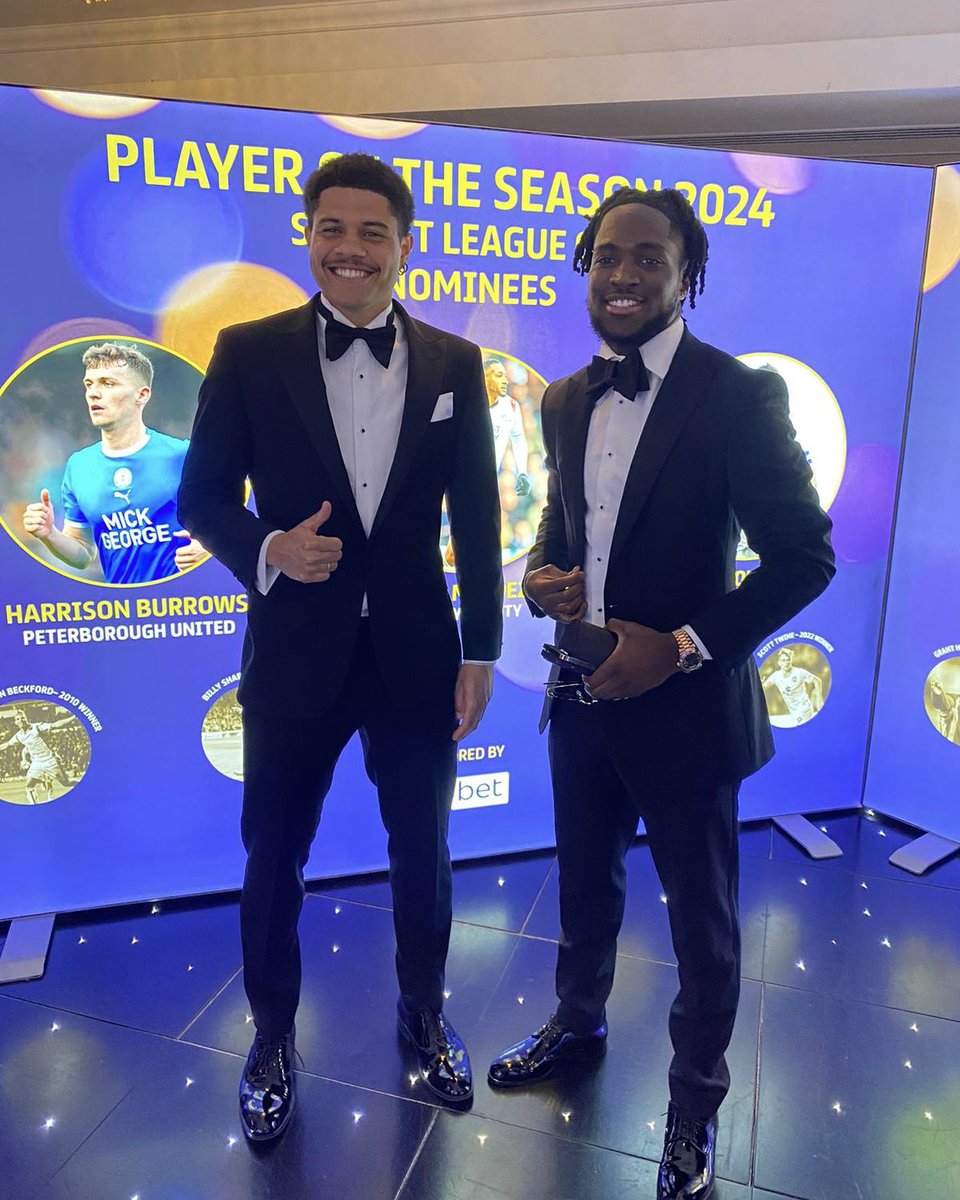 Our lads scrub up well 🧼 

@Jonathanrowe__ | #EFLAwards