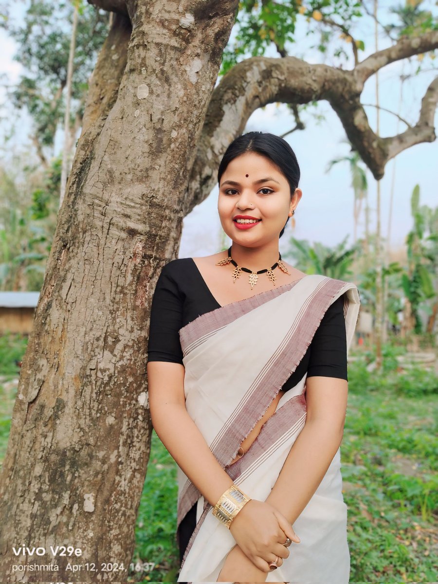 Modhu454's tweet image. অসমীয়া নৱবৰ্ষৰ লগতে ৰঙালী বিহুৰ শুভেচ্ছা জনালোঁ 🌼