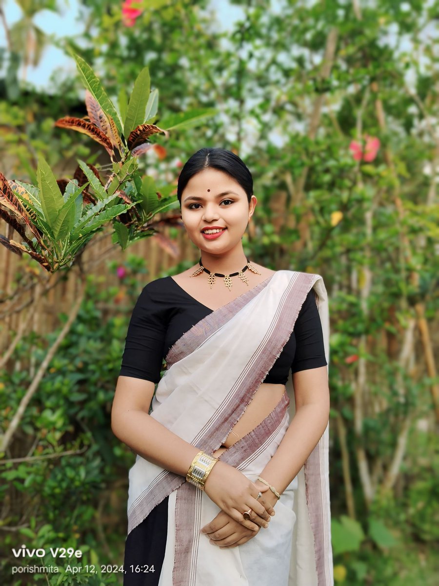 Modhu454's tweet image. অসমীয়া নৱবৰ্ষৰ লগতে ৰঙালী বিহুৰ শুভেচ্ছা জনালোঁ 🌼