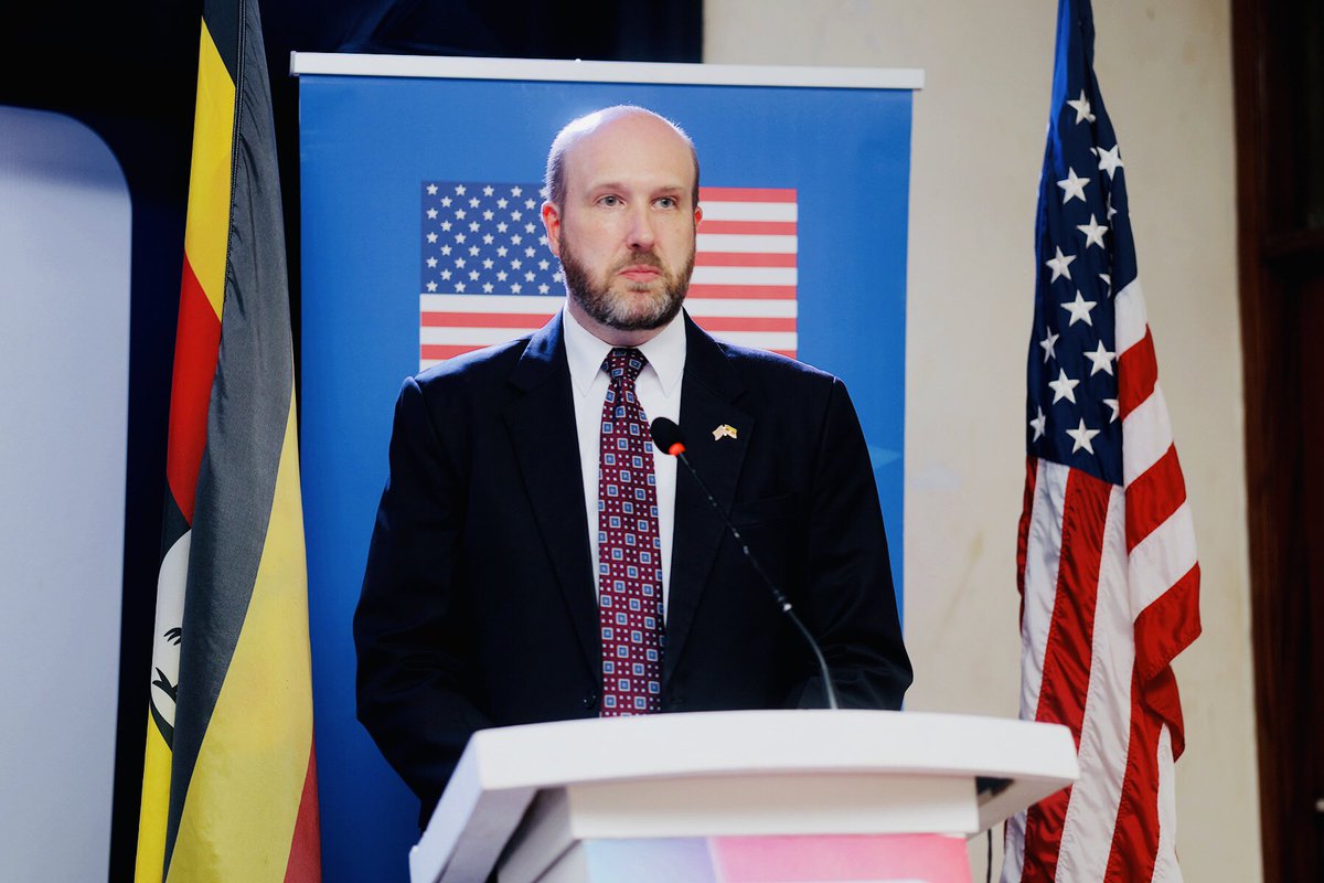 paultesla23's tweet photo. #PACE_Academy_National_Summit 🇺🇸🇺🇬
U.S Ambassador to🇺🇬 William Popp; “You've demonstrated that leadership is not just about holding positions of power; it's about taking purposeful action, nurturing community values, and influencing positive change.
@mfaiuganda @MichaelDTubbs https://t.co/ugQ2SuRsrQ