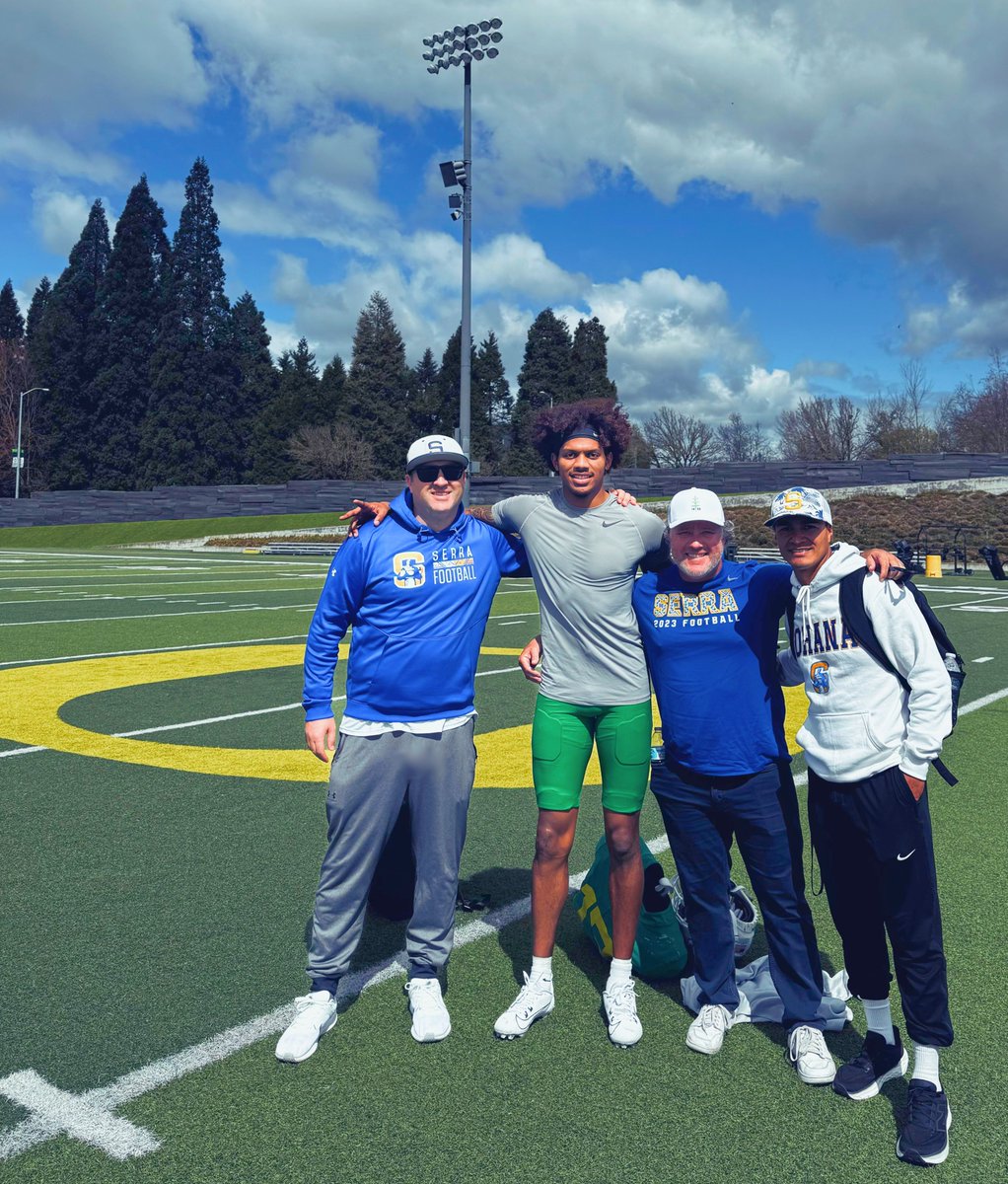 Great week of development for our @PadreFootball_ staff at @Oregonfootball. Thank you to all the Coaches and the entire Organization for their hospitality. Great seeing former Padres @TheRealSione04 and @HisaoBoss at the next level.
