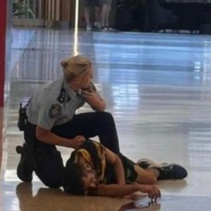 . Hello World, not all heroes wear capes . . . This is police officer Amy Scott, who stopped the murderer in Sydney yesterday and thereby prevented even worse things from happening. Thank you Amy ! 💙 🙏 💙