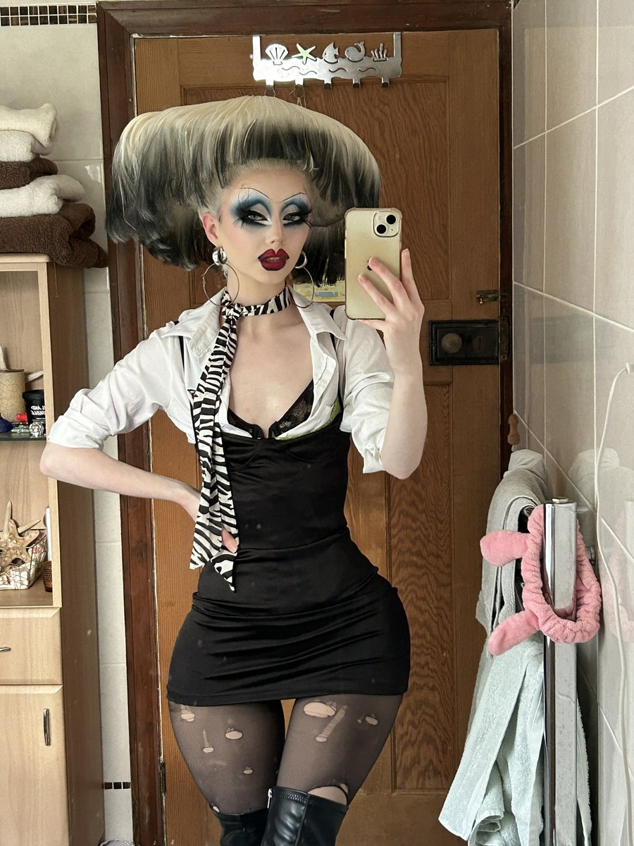 feebeye's tweet photo. i might be the best drag queen on the planet (i am god told me so) https://t.co/IddBfFrHPJ