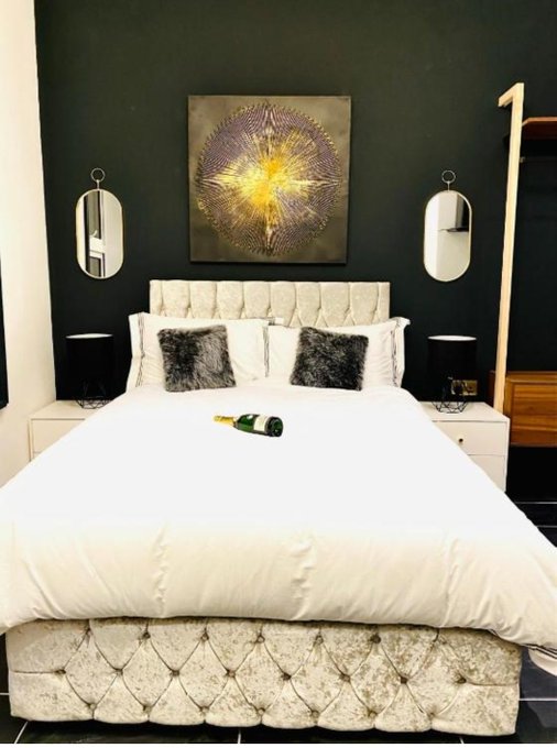 Hey everyone, had a last minute cancellation for tomorrow in London. Looking for female talent for collabs<a href="/tag/mvsales"class="tags"><span>#mvsales</span></a>