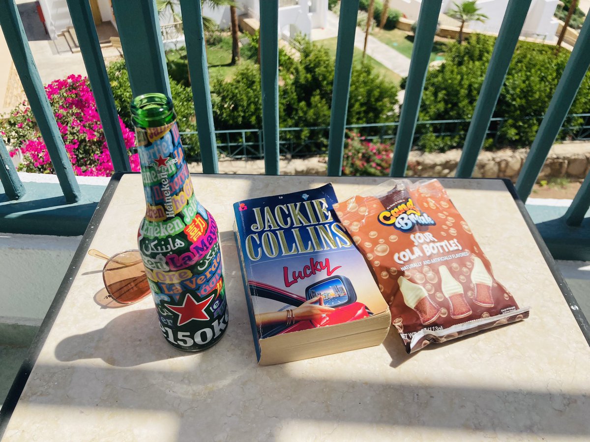 Well it wouldn’t be a holiday without burning through 600 pages of tacky, trashy unputdownable Ms Jackie Collins. All the usual suspects are here: sex, drugs, money, power, and mostly despicable characters but you can’t wait to find out how it ends #JackieCollins #Lucky