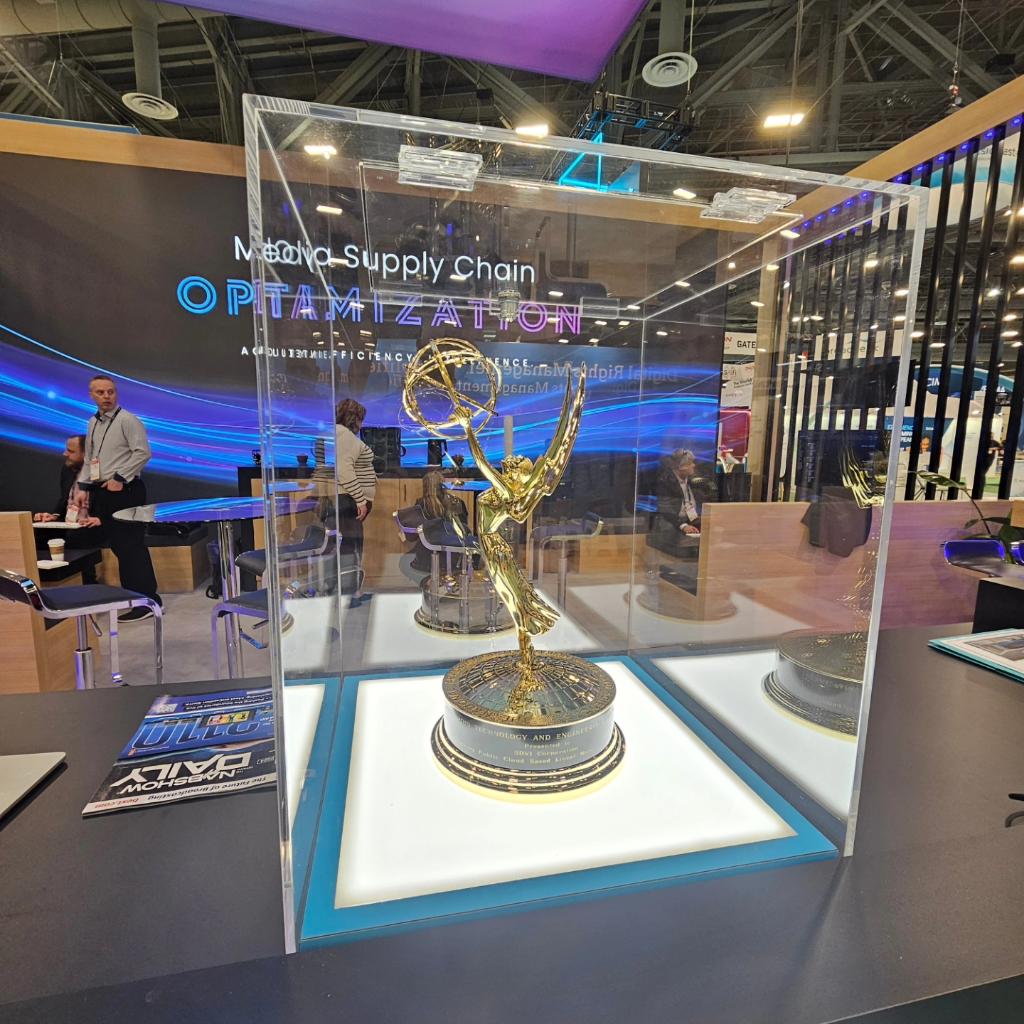 mjs displays 2.0 tweet media