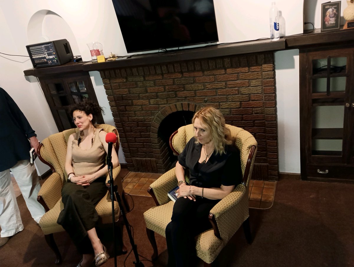 It was an honor to read w/@Kate_Gale of @RedHenPress at @larksongwriters. During Q&A, Kate & I shared our experiences w/ homelessness & vulnerability. I said, “I don’t fear fear anymore.” And I mean it. Get Kate's killer novel today: bit.ly/43VFaHL.