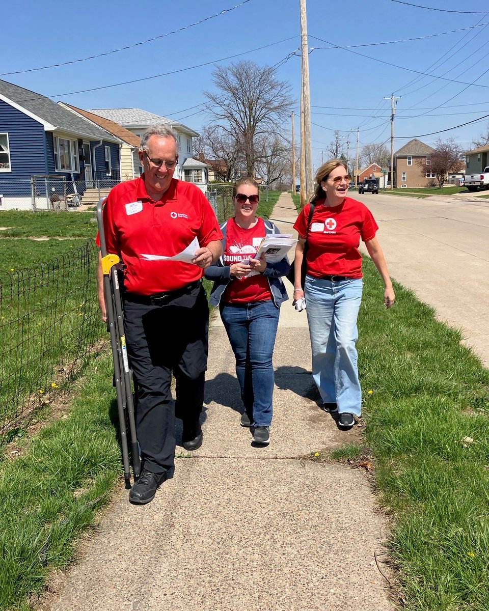 IowaRedCross's tweet photo. Wow! Thank you to the tremendous volunteers who installed 316 smoke alarms, making 125 homes safer, on a beautiful day yesterday in Cedar Rapids. #EndHomeFire #SoundTheAlarm https://t.co/nOLQDH49ZN