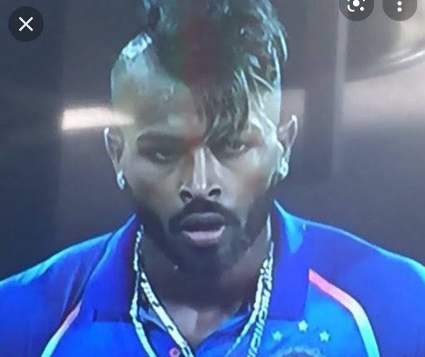 RohitHolmes9's tweet photo. Chapri Pandya Gave 26 runs in 6 balls.
Then Scored 2 runs of 6 balls.
Finisher finished MI. 😂
Chapri for reason 🤣
#CSKvsMI https://t.co/Vf4SMuGZWI