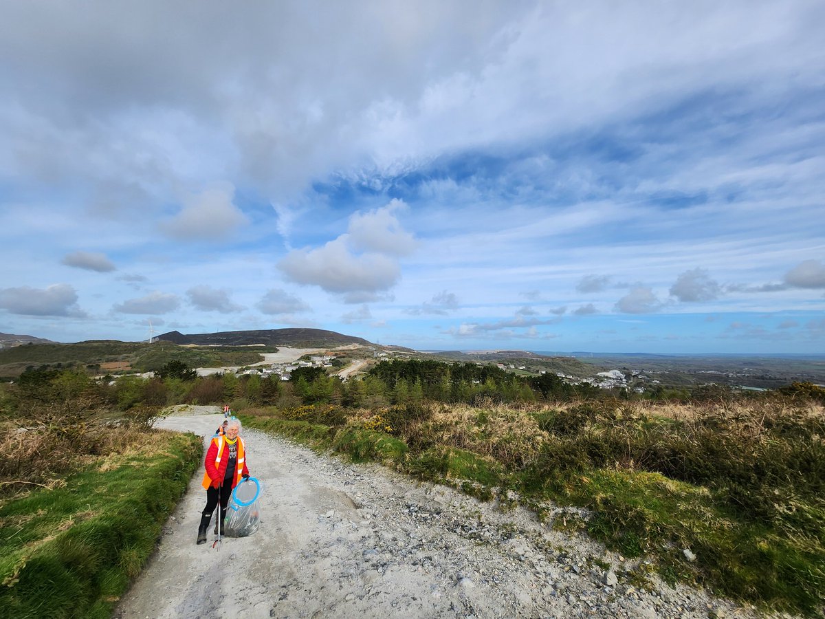StTidy's tweet photo. Litterpick up at Caerloggas today @CleanCornwall @KeepBritainTidy #Cornwall https://t.co/4HbrJ79Ai3