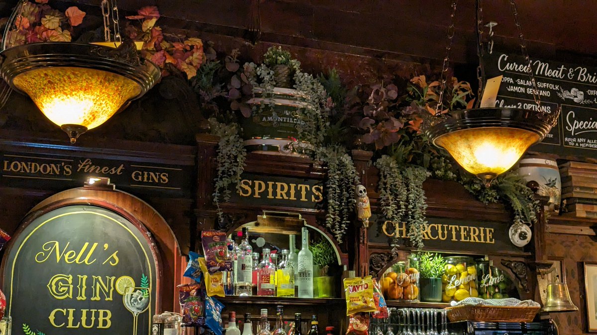Ah, the Nell Gwynne in #London Great little pub 👍🏻