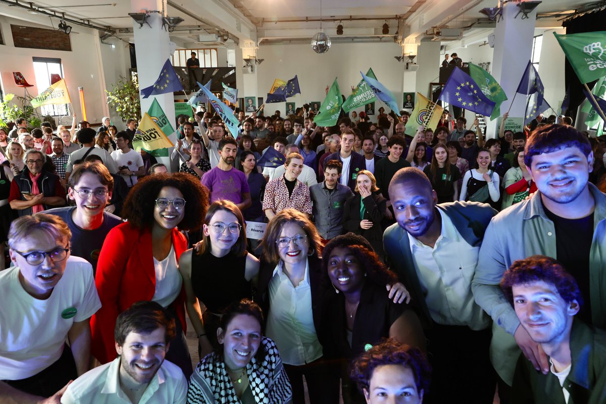 Fin du #MeetingJeunesse ! Des Écologistes de toute la France sont venus écouter la jeunesse et la société civile parler d’Europe 🌻🇪🇺 Nous prônons un projet de rupture avec le néolibéralisme qui dure depuis trop longtemps Rejoignez-nous ! ✊ ➡️ ecologie2024.eu